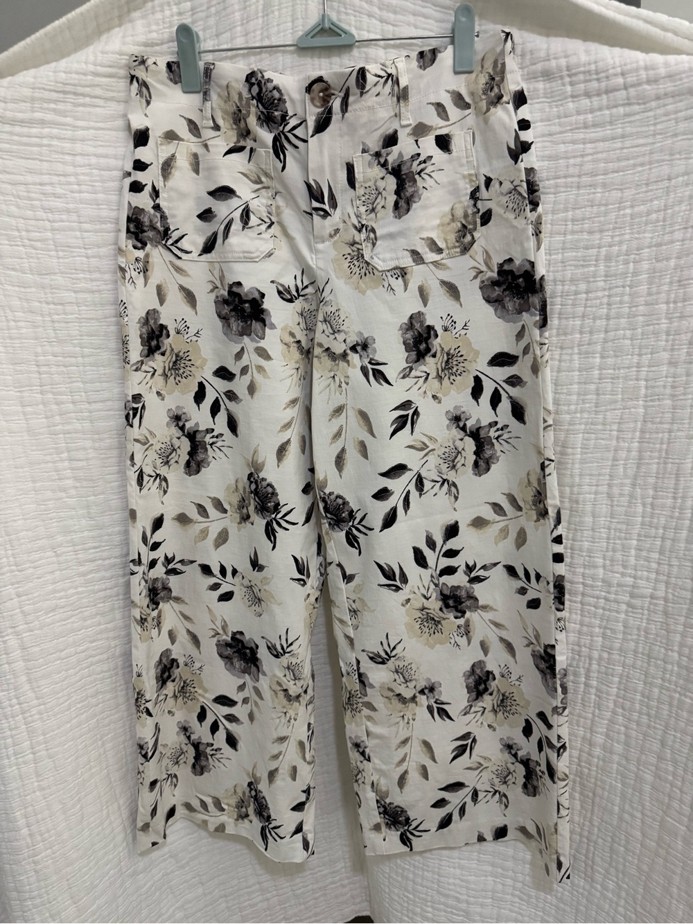 Jules & Leopold Cream Floral Cropped Wide-Leg Pants